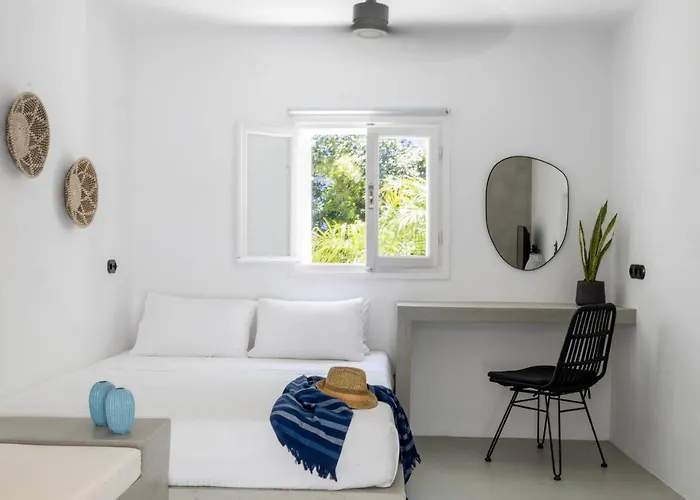 30Villa Rd Studio
